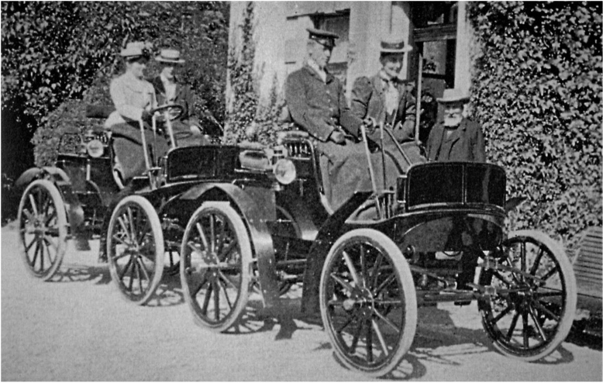 John L. Murray in his Albion Car outside Heavyside House